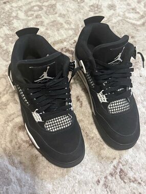 Jordan 4 – Retro Style